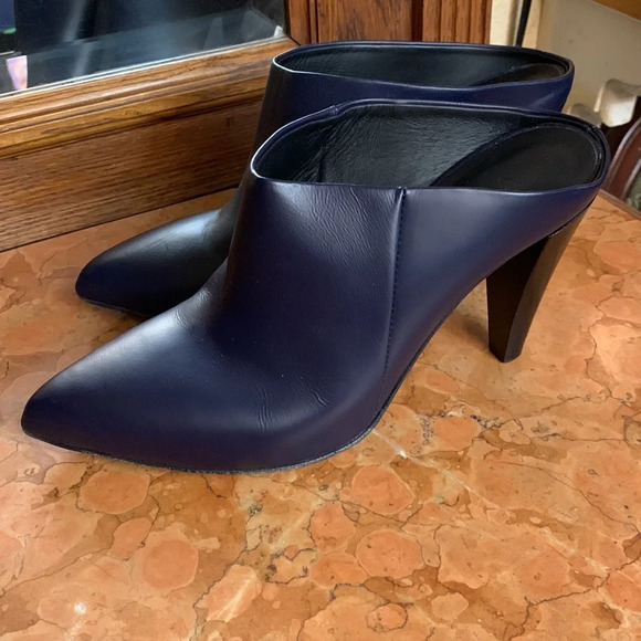 Vince. Sample Navy Leather high heel Booties 6 - Picture 5 of 9